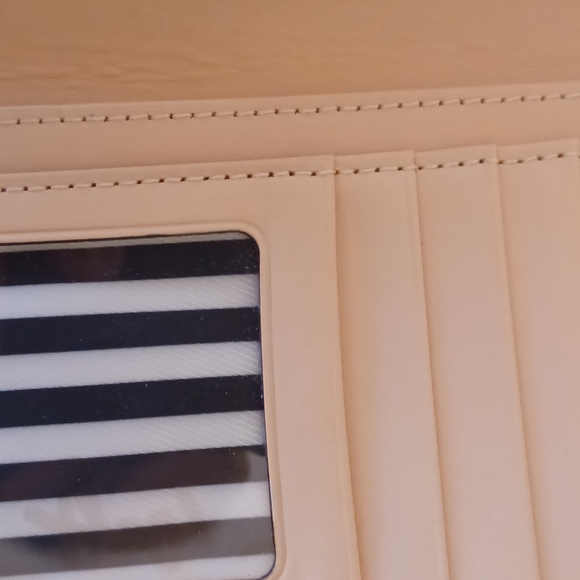 Kate Spade Brown leather turn lock wallet with wrist handle . Approx 7 5 inches - Picture 11 of 12